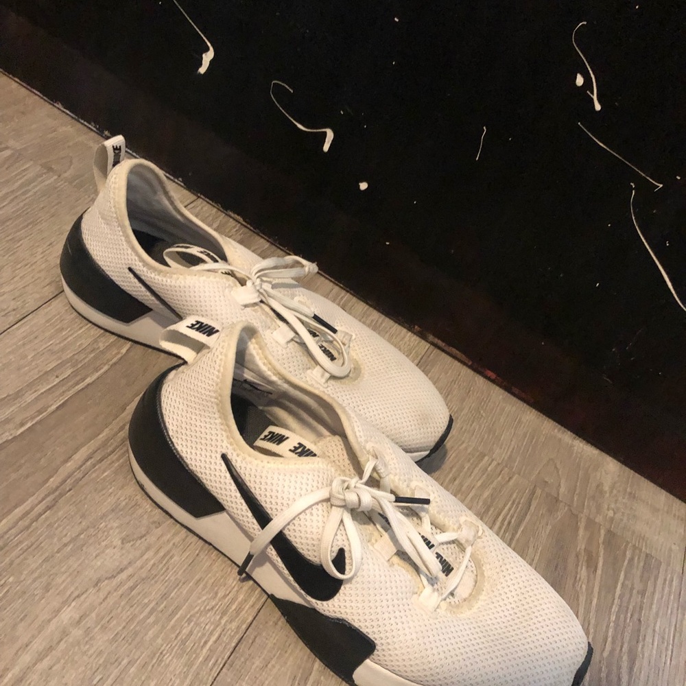 Nike women’s sneakers